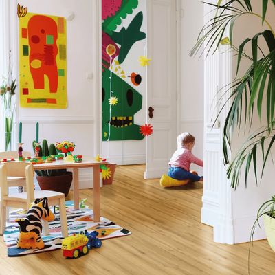 Sol stratifié décor friend KIWI ép 5,5 mm 19,5 x 138,1 cm AC4 compatible pièce humide 2,397m²/pqt KRONOTEX