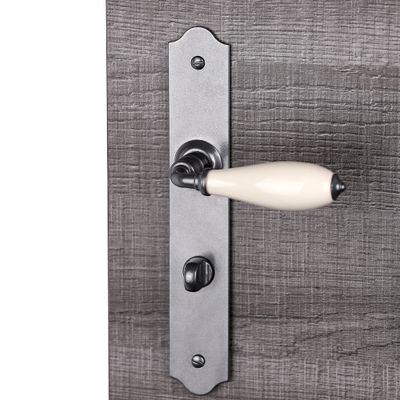 Poignées de porte Ellis fer patiné céramique beige à condamnation ALPERTEC