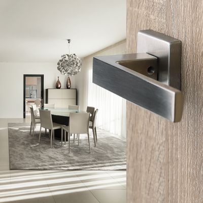 Poignées de porte sur rosaces carrées sans trou Loft nickel mat ALPERTEC