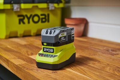 Batterie compacte 4 Ah et chargeur rapide RC18120A-140X - RYOBI