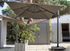 Parasol déporté 3 x 4 m à manivelle inclinable aluminium châssis gris et toile taupe - PROLOISIRS