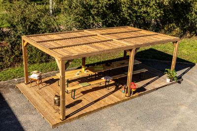 Pergola autoportante en bois traité thermachauffé avec ventelles mobiles sur toit L 6,14 x l 3,41 x h 2,17 m, Livraison à domicile incluse - HABRITA