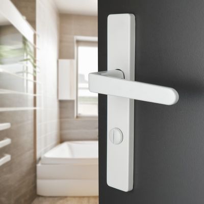 Poignées de porte double entraxe Celio blanc à condamnation ALPERTEC