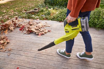 Ensemble souffleur de feuilles et taille haie à batterie RY18h RYOBI