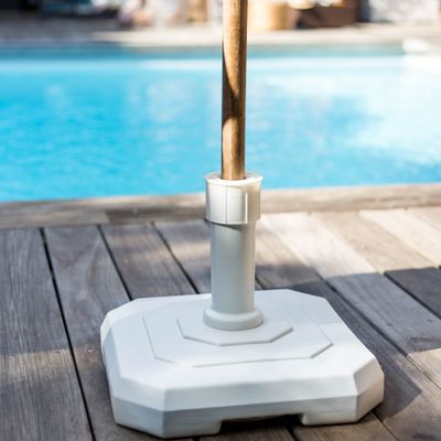 Pied parasol béton carré 25kg pour mat de 32 à 50mm