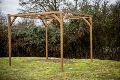 Pergola autoportante en bois traité thermachauffé L 3 x l 2,96 x h 2,35 m, Livraison à domicile incluse - HABRITA