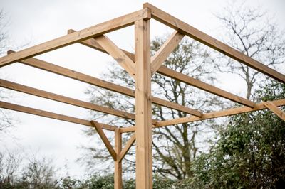 Pergola autoportante en bois traité thermachauffé L 3 x l 2,96 x h 2,35 m, Livraison à domicile incluse - HABRITA