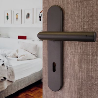 Poignées de porte double entraxe Edison noir à clé ALPERTEC