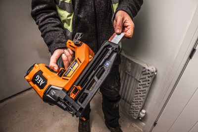 Cloueur de finition Brushless sans fil sans batterie B18BN16 0 - AEG