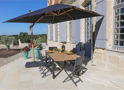 Parasol déporté 3x3 m gris avec mat imitation bois orientable inclinable à manivelle PROLOIRS Livraison à domicile incluse