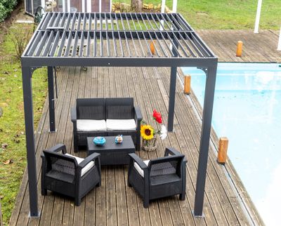 Pergola bioclimatique autoportante manuelle aluminium balcon et terrasse PER2430BI gris 7,2 m², Livraison à domicile incluse - HABRITA