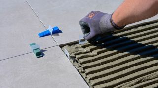 Nomenclature Colle, ragréage et protection du carrelage