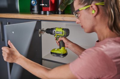 Perceuse-visseuse à percussion sans fil avec batteries 18 V ONE+ RPD18-2C42TA31 + coffret de rangement - RYOBI