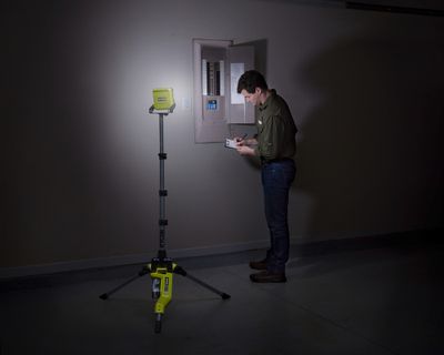 Projecteur de chantier LED sur trépied 18V ONE+ 2700 lumens - RYOBI