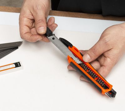 Cutter 18 mm avec 10 lames FISCHER DAREX