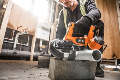 Scie à ruban compacte sans fil sans batterie Brushless 18 V BNS18SBL-0 - AEG