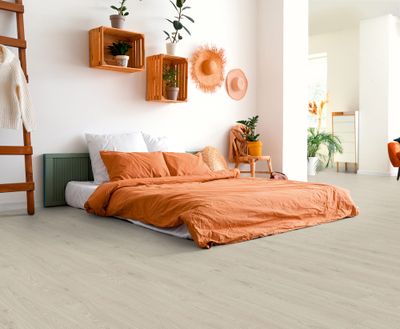 Sol stratifié décor chêne beige AQAMAZONE ép 10 mm 15,7 x 138 cm AC5 compatible pièce humide 1,30 m² /pqt KRONOTEX