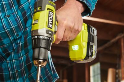 Perceuse-visseuse à percussion 18 V ONE+ avec batterie 4,0 Ah et chargeur RPD18-1C40S - RYOBI