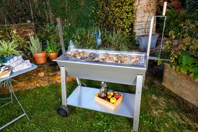 Barbecue à charbon de bois TITAN - SOMAGIC Livraison à domicile incluse