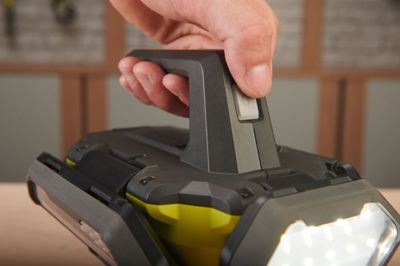 Lampe LED sans fil sans batterie 18 V ONE+ R18L360  - RYOBI