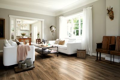 Sol stratifié décor noyer PERGANTI ép 8 mm 19,3 x 129,2 cm AC4 compatible pièce humide 1,99m²/pqt EGGER