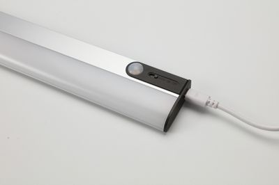 Réglette LED avec détecteur de mouvements 150 lumens blanc chaud