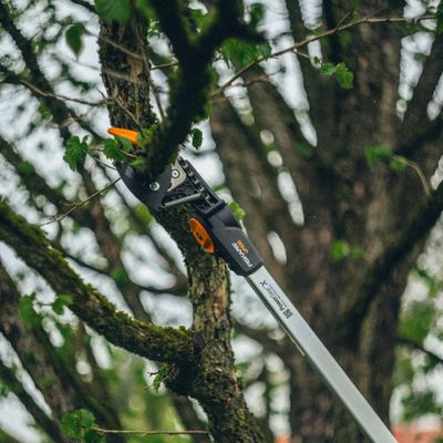 Coupe-branche multifonctions télescopique UPX86 PowerGearTMX FISKARS