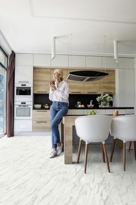 Dalle PVC clipsable effet marbre blanc SENSO PREMIUM CLIC 2 ép 4,5 mm 49 x 98 cm compatible pièce humide paquet de 2,40 m² GERFLOR