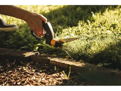 Cisaille à gazon GS42 Servo-System 360° FISKARS