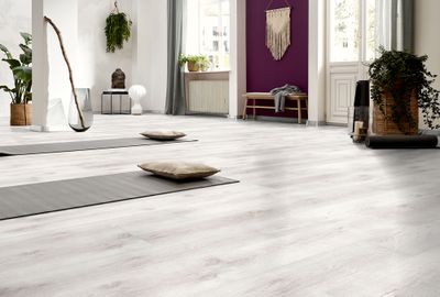 Sol stratifié décor chêne blanc ép 7 mm 19,3 x 137,6 cm AC3 paquet de 2,390 m² KRONOTEX