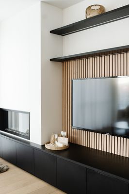 Panneau acoustique mural mdf 3D Latt finition chêne naturel sur fond noir - 20 x 287 x 2500 mm - AJ TIMBER