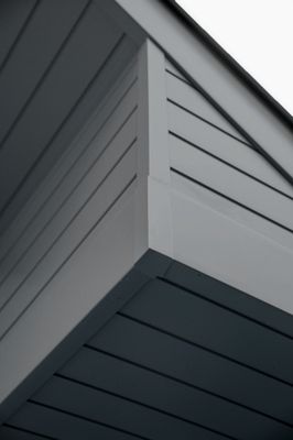 Lot 2 planches de rive équerre PVC gris anthracite 1026 - 9 x 200 x 4000 mm - DECEUNINCK