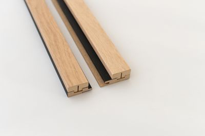 Profil de finition MDF 3D Latt pepper oak fond noir - Lot de 2 - 20 x 36/41 x 2600 mm - AJ TIMBER