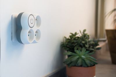 Multiprise murale 3 prises ou triplite avec interrupteur blanc ZENITECH