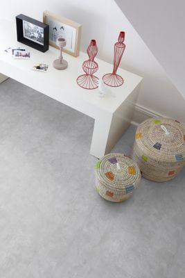 Dalle PVC adhésive effet ciré gris ép2mm 30,5x60,9cm 2.22m²/pqt pièce humide GERFLOR