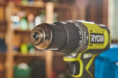 Perceuse-visseuse à percussion 18 V ONE+ avec batterie 4,0 Ah et chargeur RPD18-1C40S - RYOBI