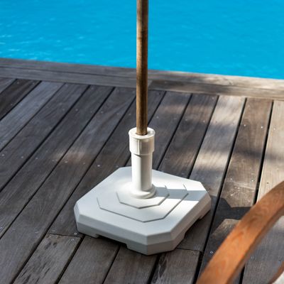 Pied parasol béton carré 25kg pour mat de 32 à 50mm