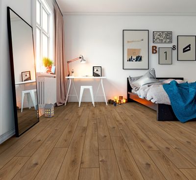Sol stratifié décor chêne doré AQ.AMAZONE ép10 mm 15,7 x 138 cm AC5 compatible pièce humide 1,30 m² /pqt KRONOTEX