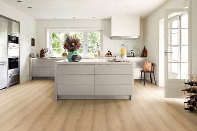 Sol stratifié décor chêne SHERMAN miel ép 8 mm 19,3 x 129,2 cm AC4 compatible pièce humide 1,99m²/pqt EGGER