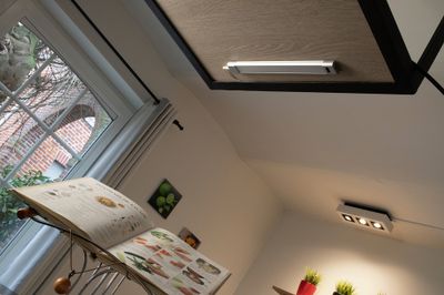 Réglette LED 30 cm avec interrupteur infrarouge Leopolis noir 380 lumens blanc variable - TIBELEC