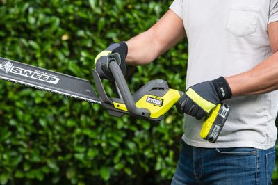Ensemble souffleur de feuilles et taille haie à batterie RY18h RYOBI