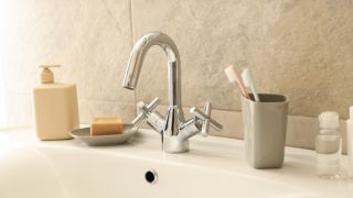 Nomenclature Gobelet, distributeur et porte-savon