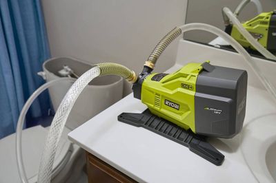 Pompe d'aspiration sans batterie 18 V pour transférer de l'eau R18TP-O RYOBI