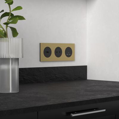 Plaque de finition 3 postes Odace 2025 Métal effet laiton / noir - SCHNEIDER ELECTRIC