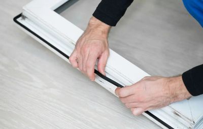 Profilé U entourage tôle PVC noir 7 x 4 x 0,6 mm intérieur 2 mm 1 m CQFD