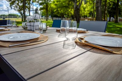 Table de jardin à rallonge ouverture automatique HORTENSE aluminium/céramique beige 200/260x100 cm