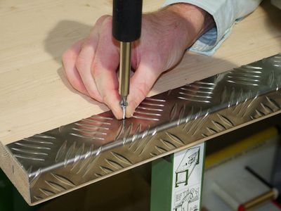 Cornière égale damier aluminium brut 20 x 20 mm 2 m CQFD