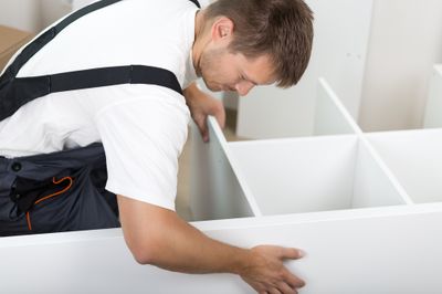 Installation d'armoire ou dressing en kit (<1,5M L ou 0 à 2 portes)