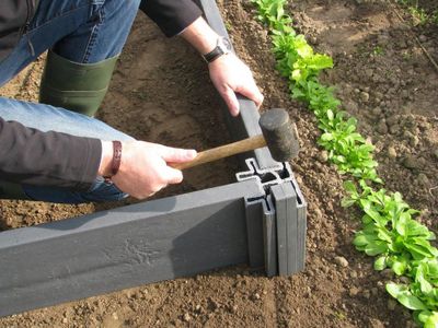 Montage d'un carré potager balcon, terrasse, carré potager jardin (montage du socle)