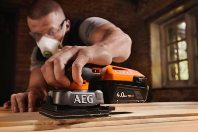 Ponceuse vibrante Brushless sans fil sans batterie 18V BFS18SBL-14-0 - AEG